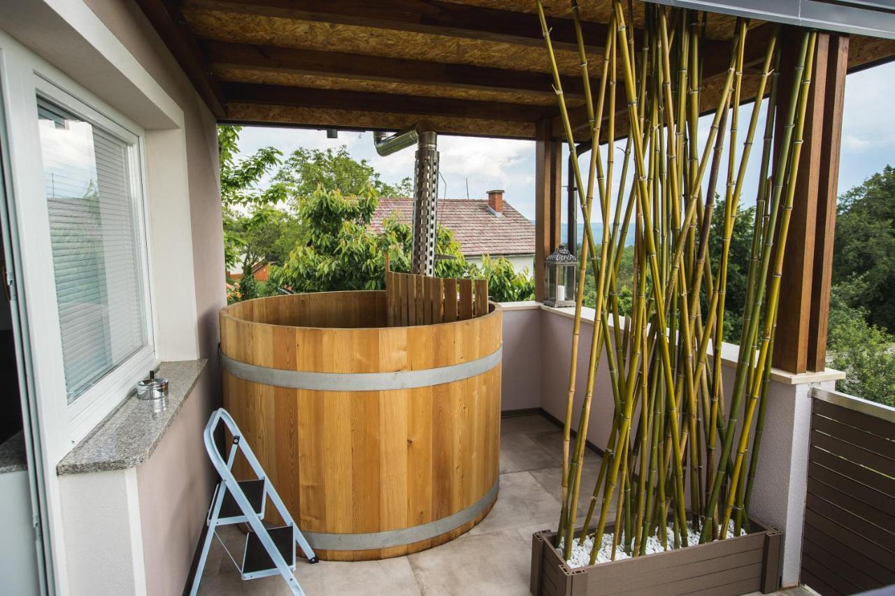 Apartment Ma&Ja With Hot Tub Metlika Exterior photo